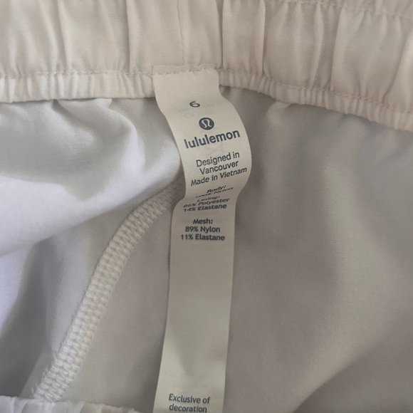 Lululemon Find Your Flock Shorts - Picture 2 of 4